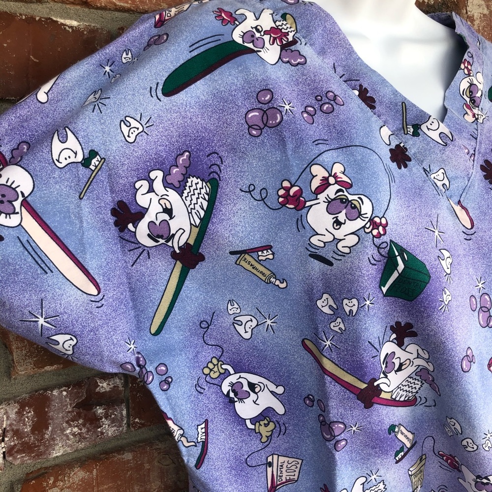 dental theme scrub top size Medium - Picture 5 of 7
